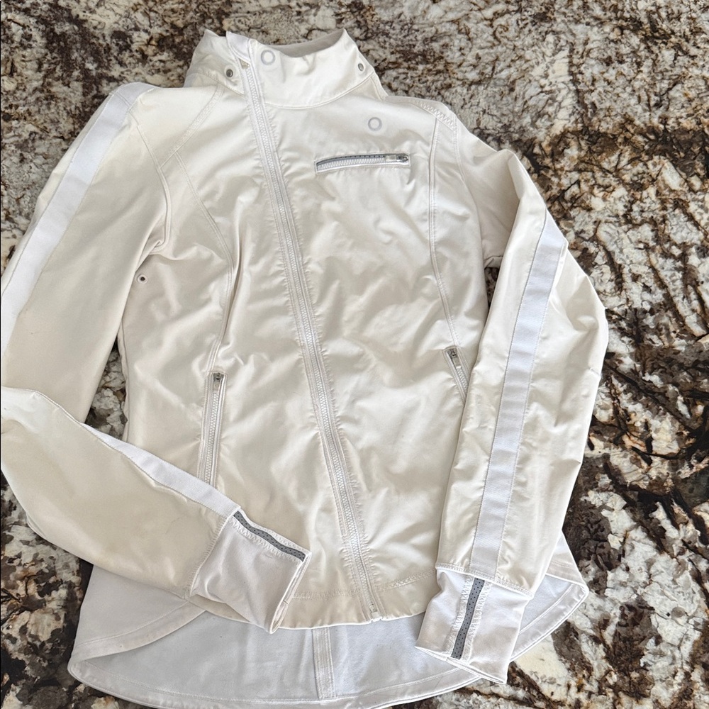 Lululemon stunning beige, and white jacket with a magnet on top.Size M